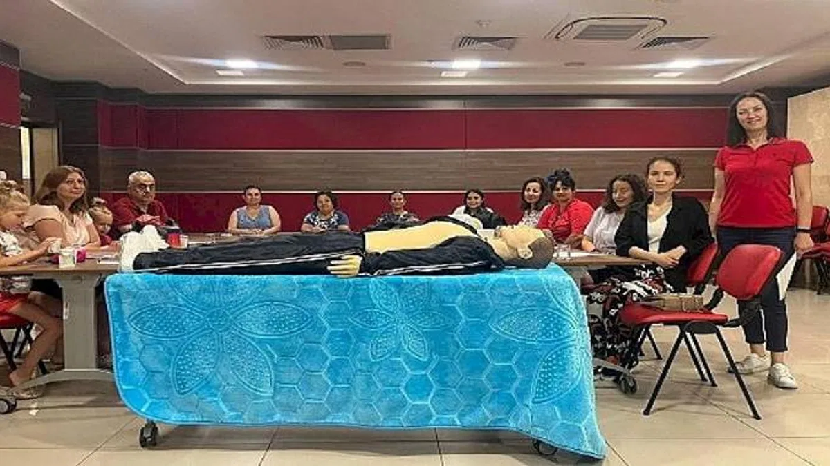 Muğla Büyükşehir Belediyesi "Hasta ve Yaşlı Öz Bakımına Destek Olacakların Eğitim Programı" adıyla kurs düzenledi