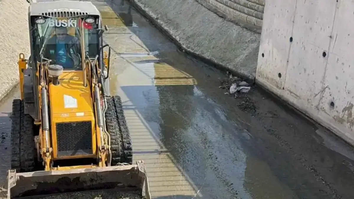 Bursa Gemlik Çarşı Deresi’nde temizlik çalışması