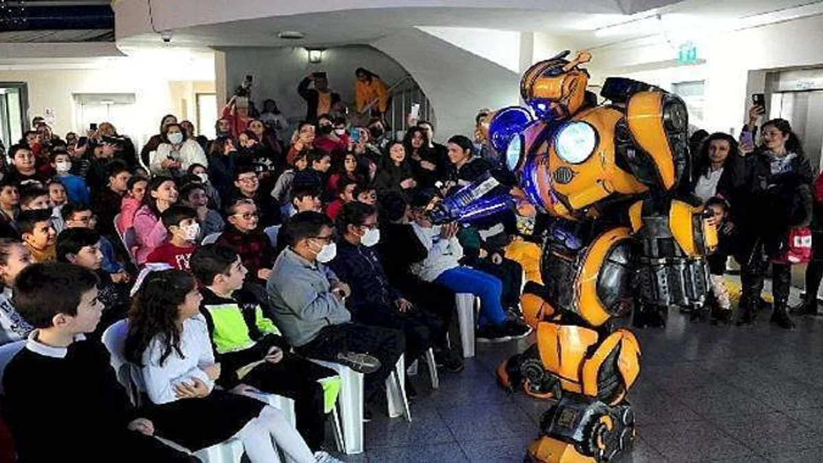 Geleceğin Mucitlerine Robot Show