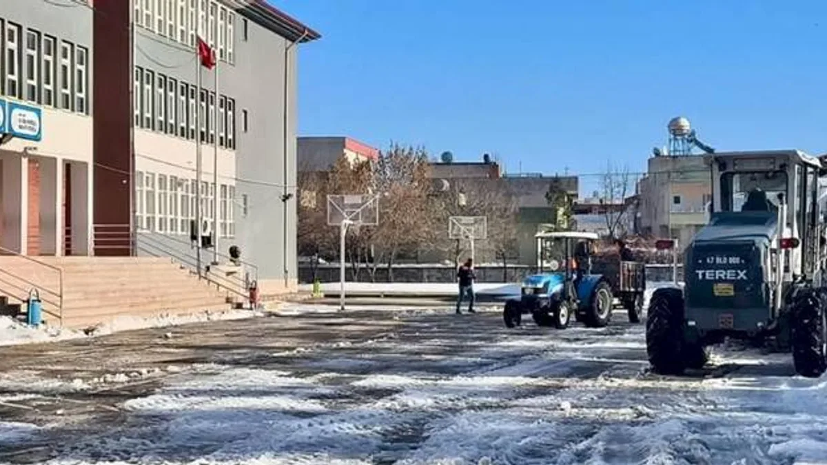 Mardin Midyat'ta kar seferberliği