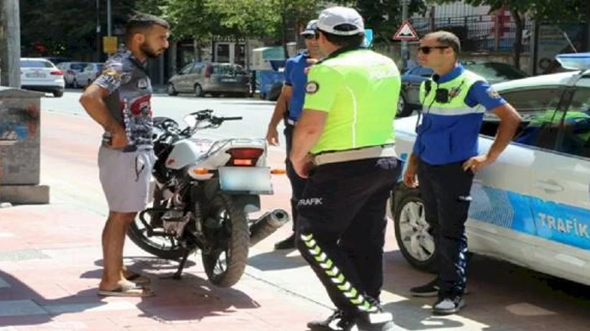 Manisa'da kaldırımlarda motosiklet avı!