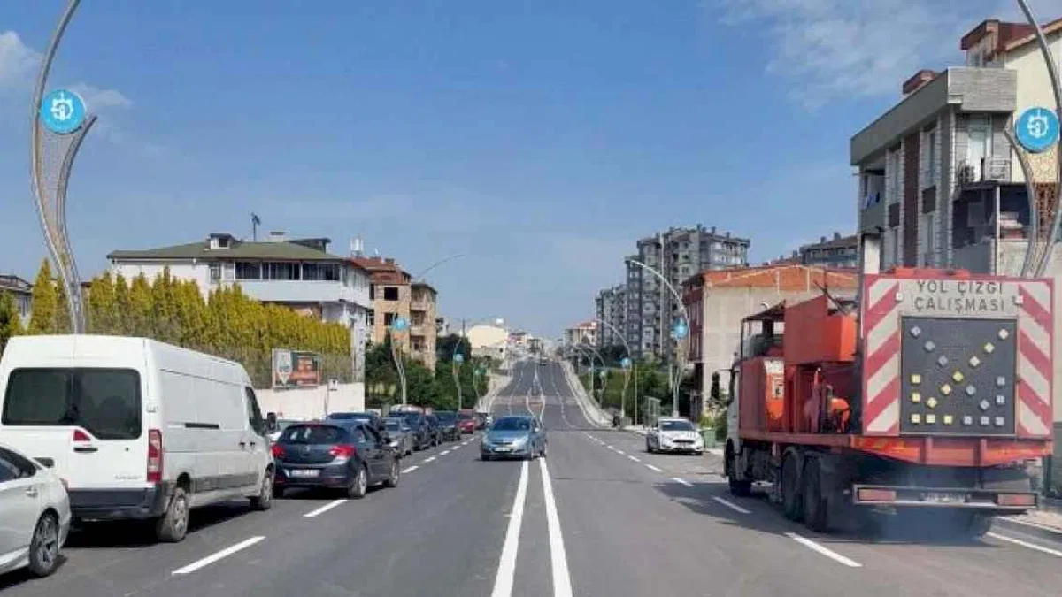 Körfez Mevlana Caddesi’nde yol çizgileri de tamam