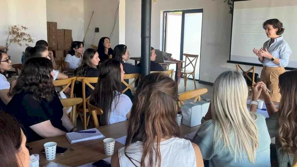 Kadınlar Gölcük’te sanatla buluştu