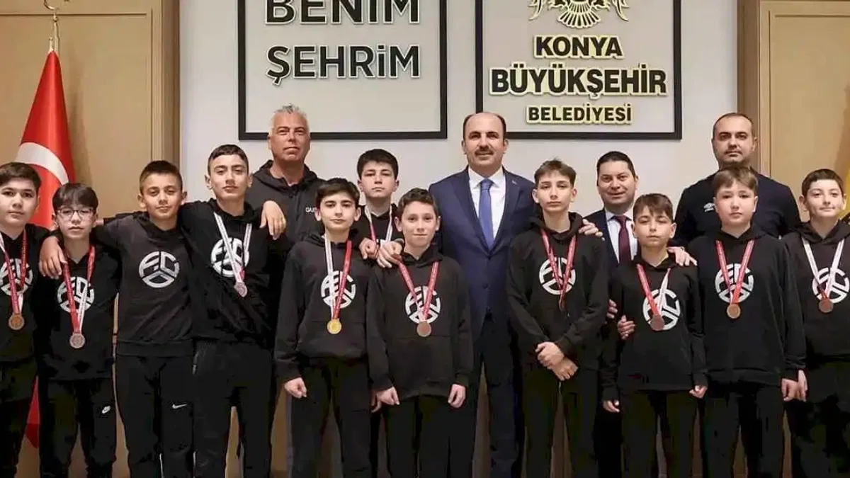 Konya'da dereceye giren öğrencilerden Başkan Altay'a ziyaret