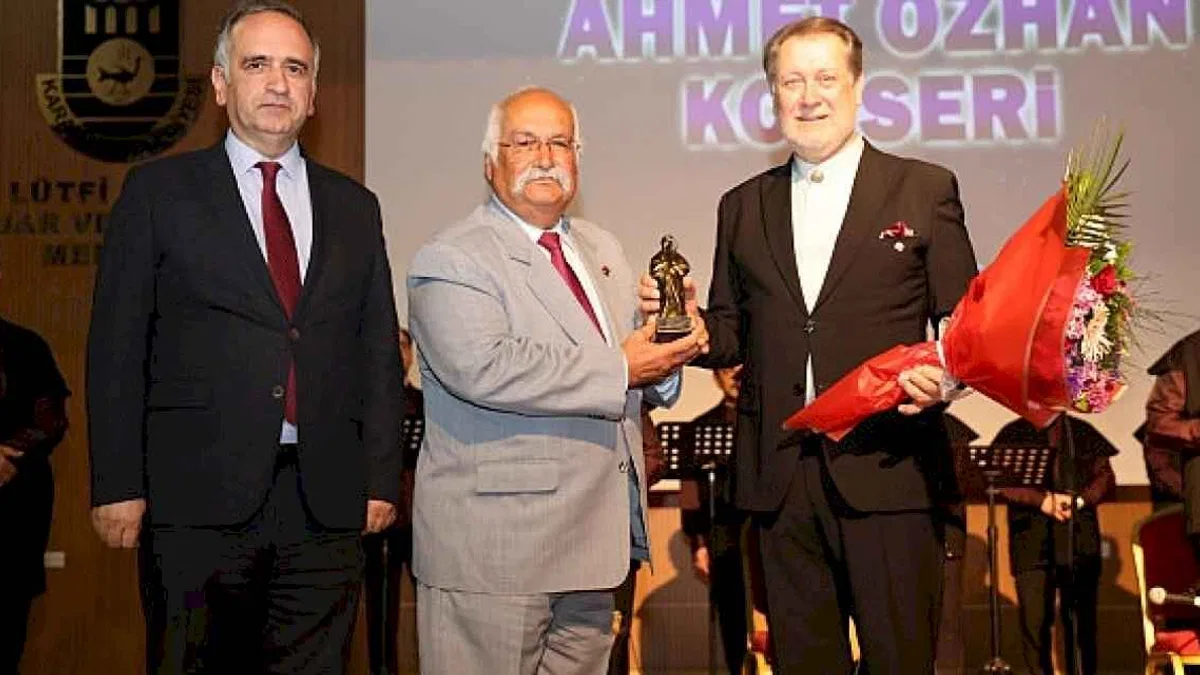 Karaman'da Ahmet Özhan ve İstanbul Tarihi Türk Müziği Topluluğu'nun konseri ilgi gördü