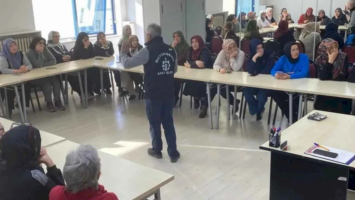 Kocaeli'de afet bilinci eğitimi veriliyor