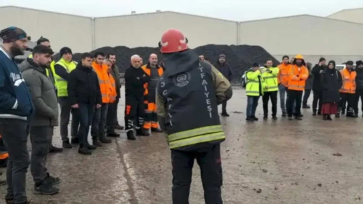 Kocaeli Büyükşehir İtfaiyesi’nden TCDD’ye yangın eğitimi