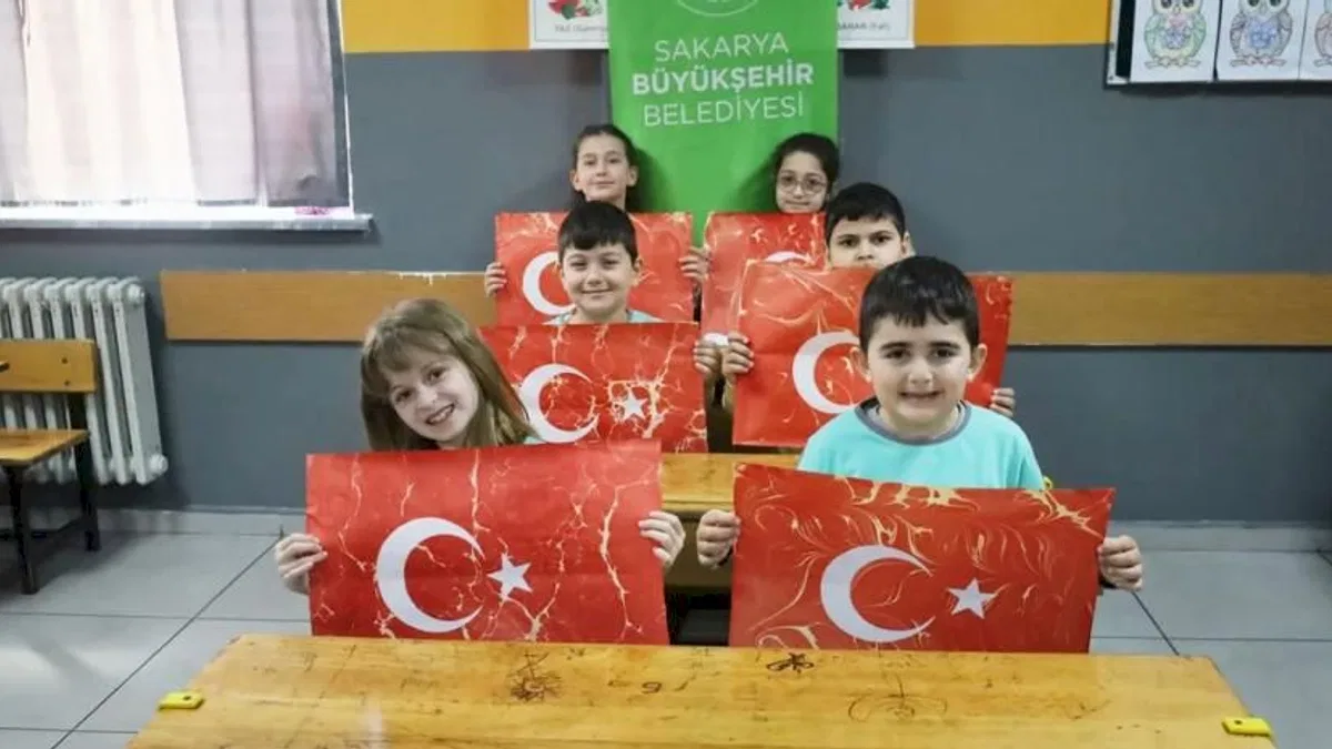 Sakarya Büyükşehir öğrencilerle milli marşı andı