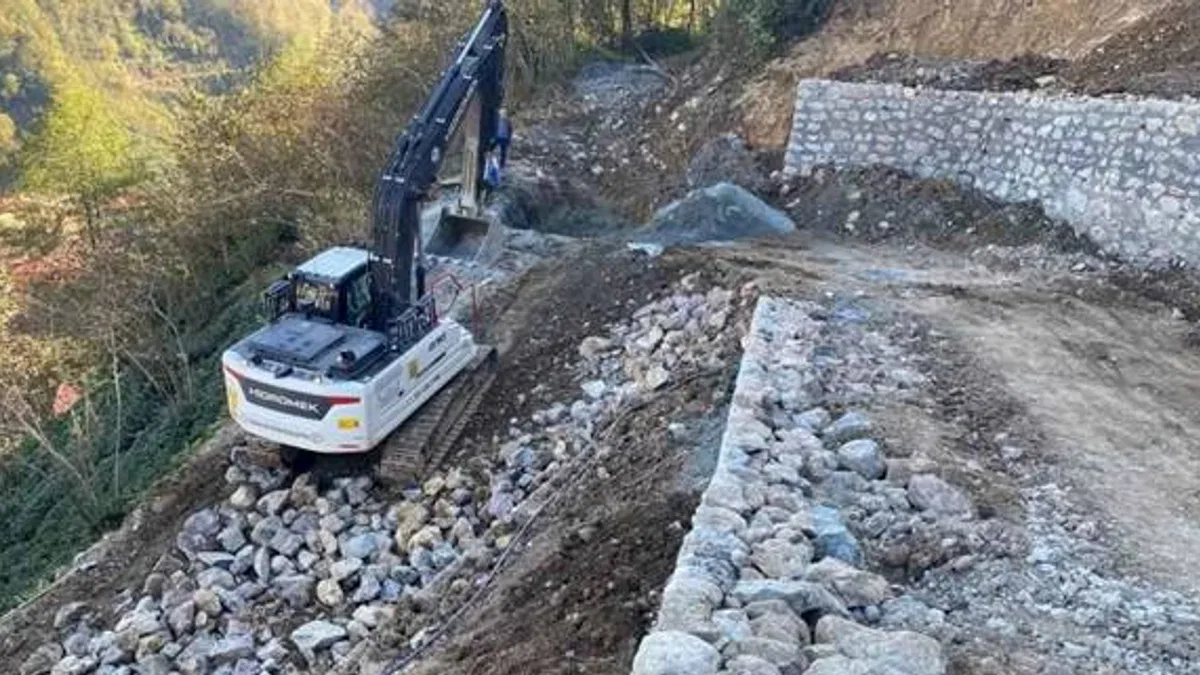 Trabzon’da taş duvar çalışmaları sürüyor