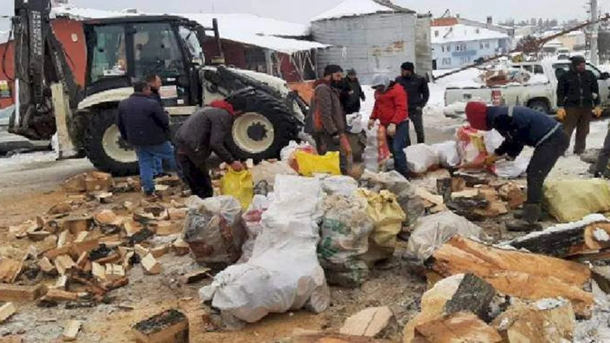 Bilecik Pazaryeri’nin odunları deprem bölgesini ısıtacak