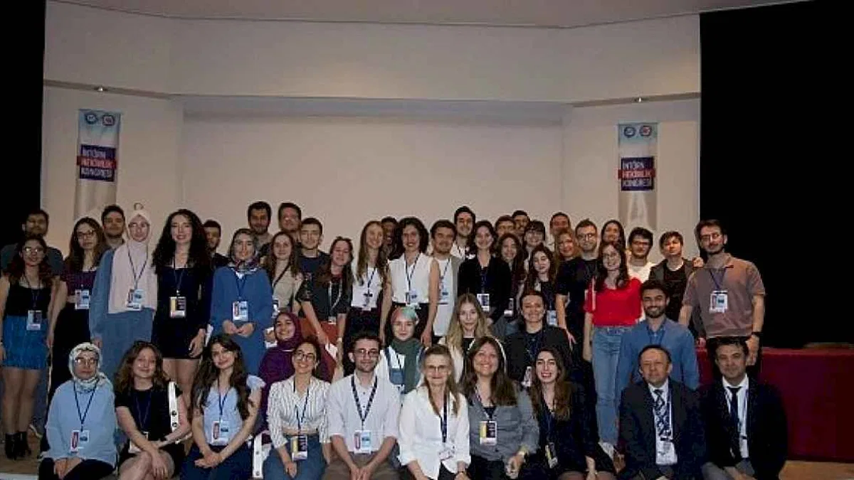 EÜ "1.Uluslararası, 4. Ulusal İntörn Hekimlik Kongresi" 600 intörn hekim bu kongrede buluştu
