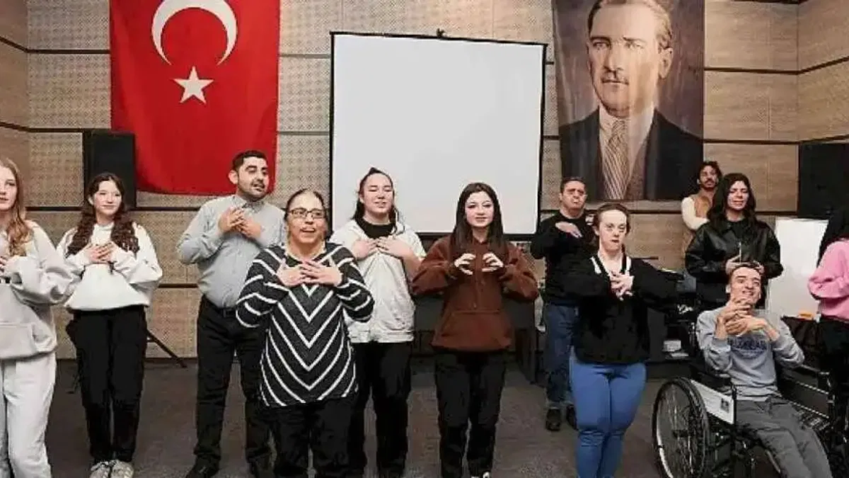 Liseli öğrenciler engelli bireylerle bir araya geldi