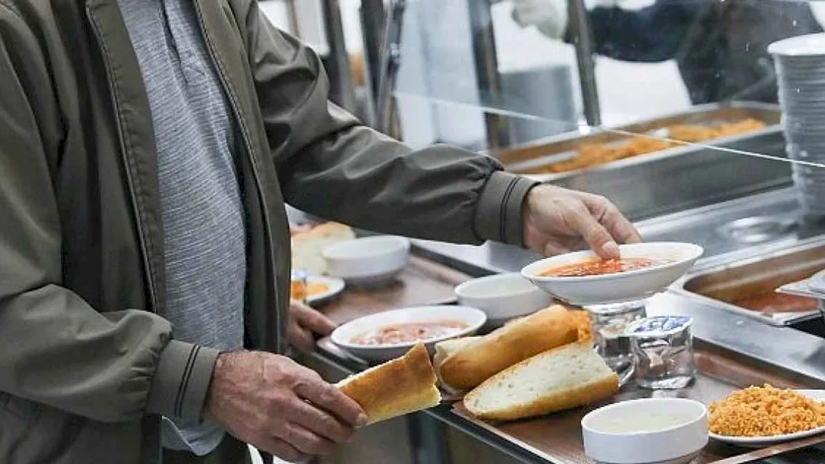 Buca Belediye Lokantaları öğrenciye ve emekliye can suyu oldu