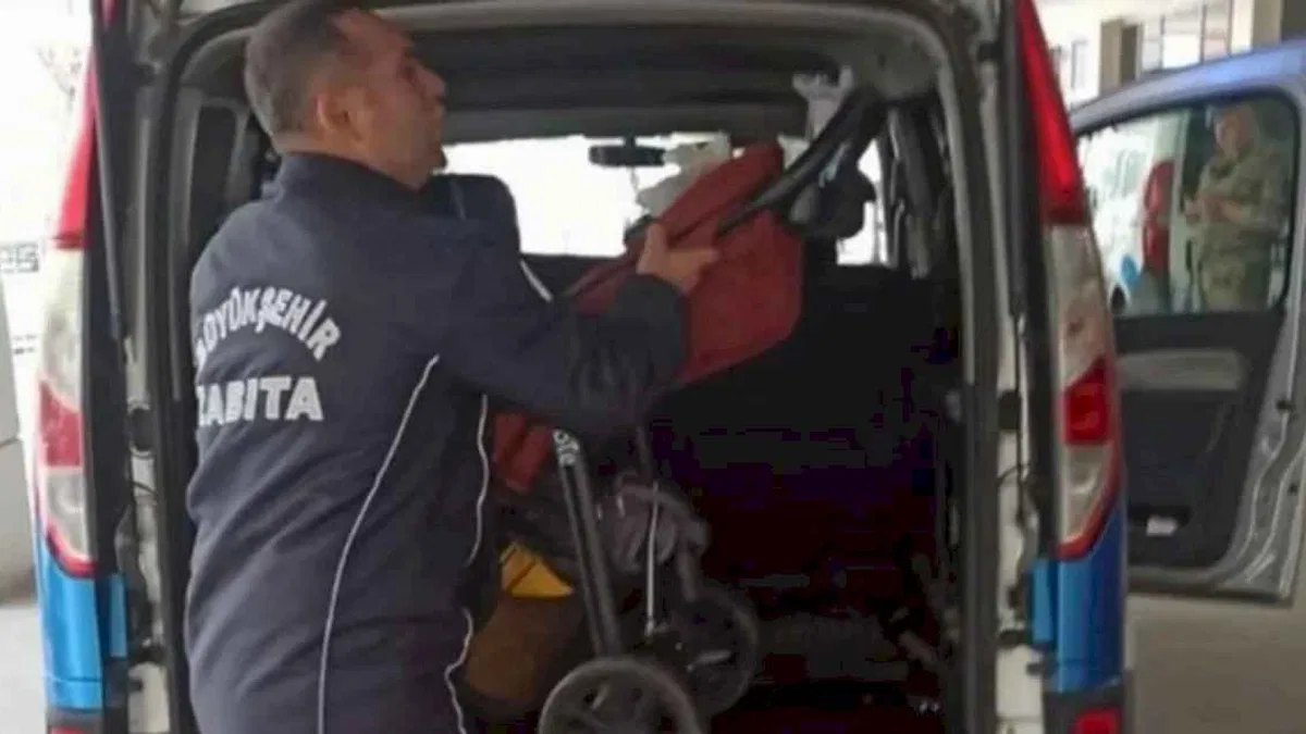 Manisa Zabıtası'ndan küçük çocuğa hızlı müdahale