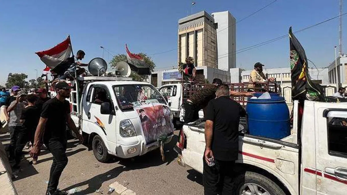 Irak'ta Sadr yanlıları Bağdat ve güney kentlerde sokaklara döküldü
