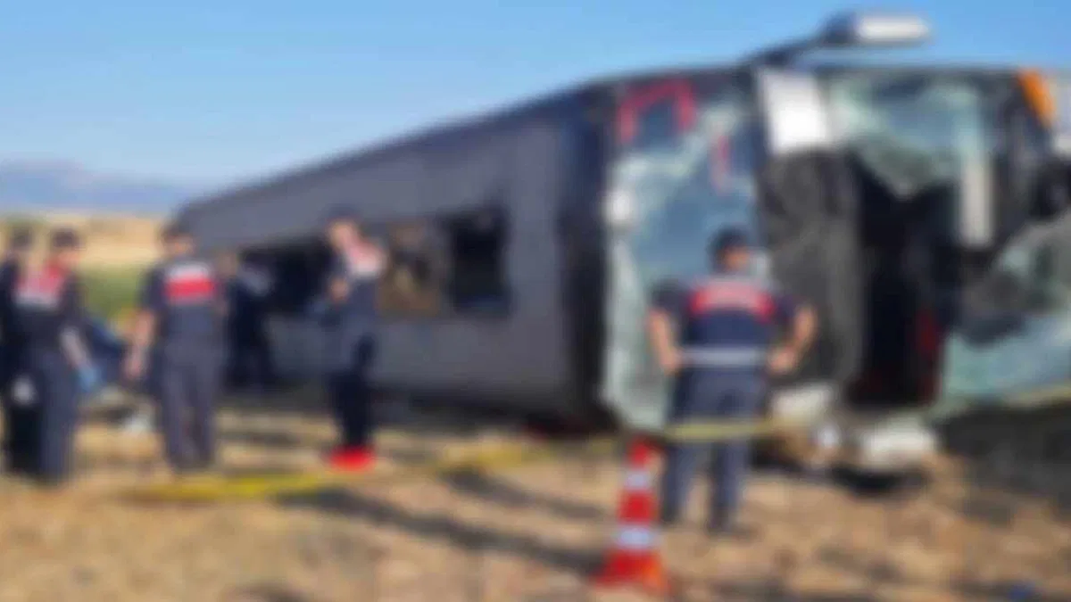 Amasya'da yolcu otobüsü devrildi: 46 yaralı, 2'sinin durumu ağır