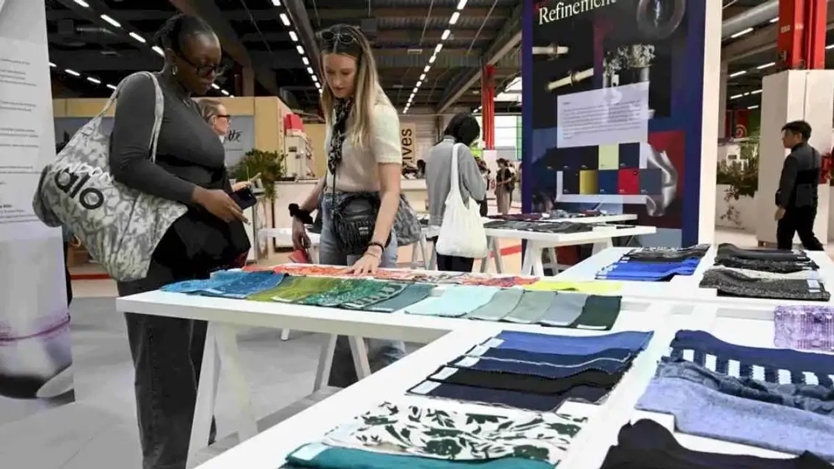 Bursa kumaşları Paris’te genç tasarımcılarla küresel vitrinlerde parladı