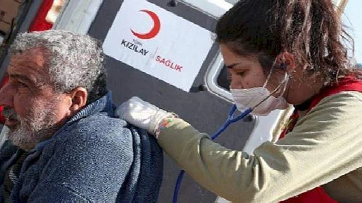 Kızılay Mobil Sağlık Araçları İlk Gün 600 Depremzede'ye Ulaştı