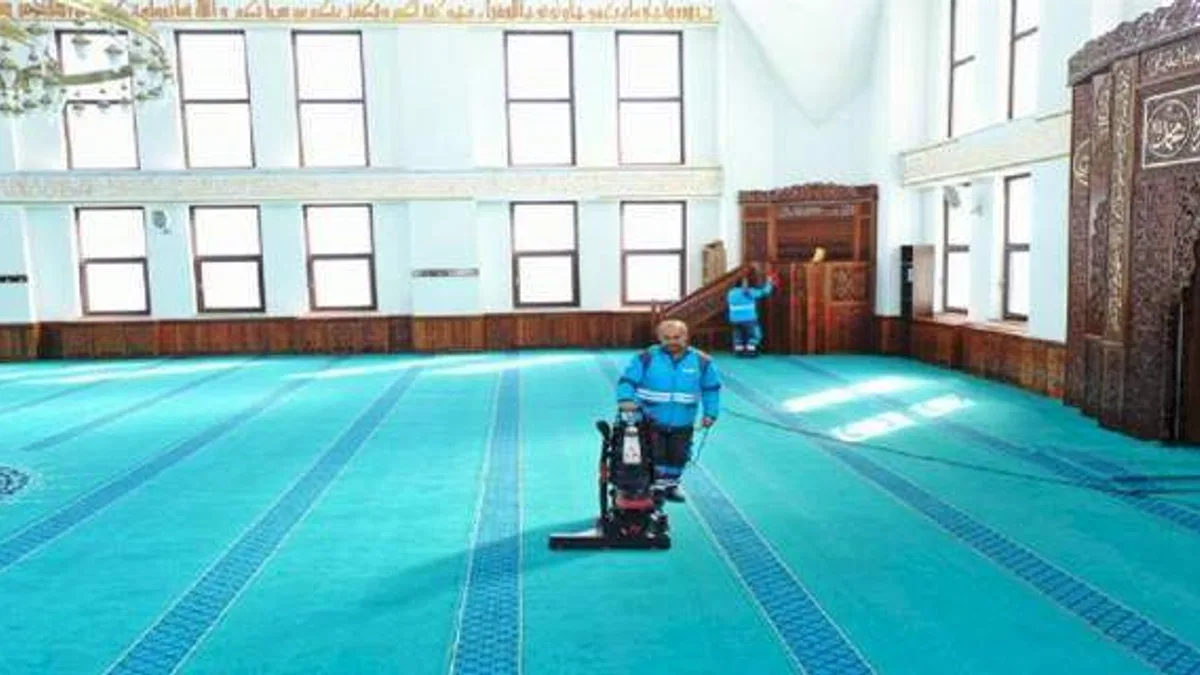 Kayseri Kocasinan'da camiler gül kokuyor