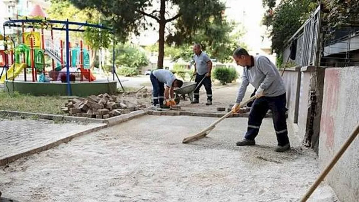 Karşıyaka Belediyesi 1 ayda 100'den fazla parkı bakıma aldı