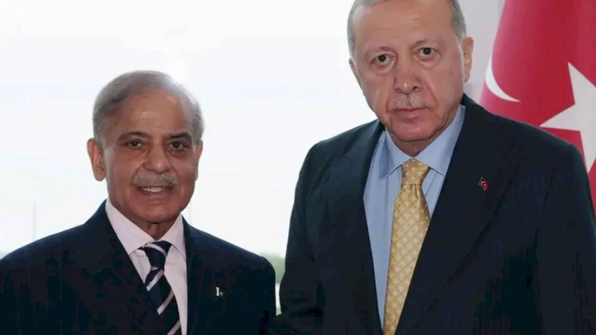 Cumhurbaşkanı Erdoğan, Pakistan Başbakanı Şahbaz Şerif ile Bakü’de görüştü