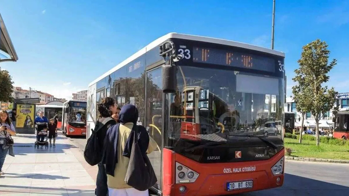 Balıkesir'de toplu ulaşım kapasitesi eğitime göre yenilendi