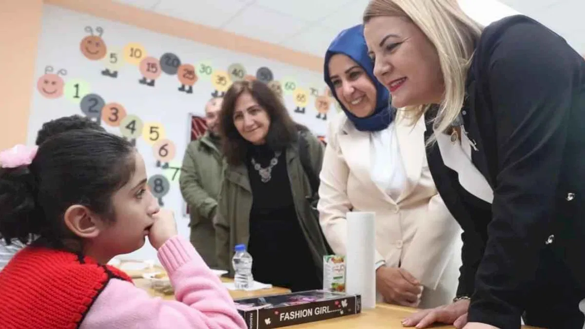 Kocaeli İzmit'te Başkan Hürriyet, özel öğrencilerle buluştu