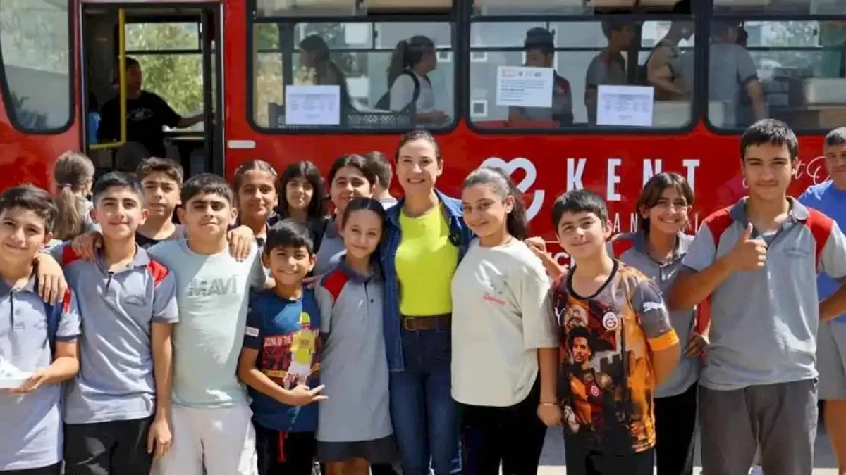 Efes Selçuk’ta üçüncü öğrenci otobüsü hizmete girdi
