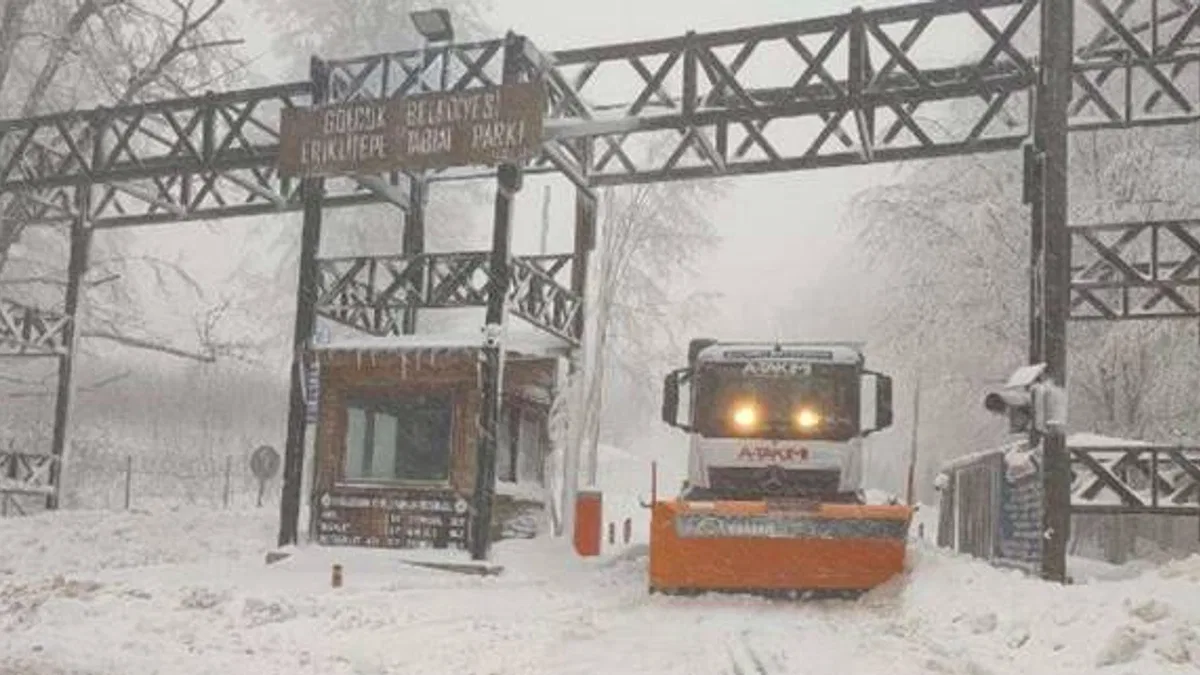 Kocaeli'de kar mesaisi sürüyor