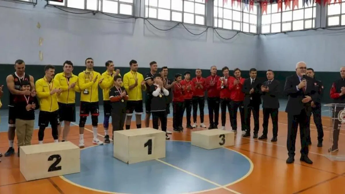 İstanbul İtfaiyesi Spor Turnuvası'nda kupalar sahiplerini buldu