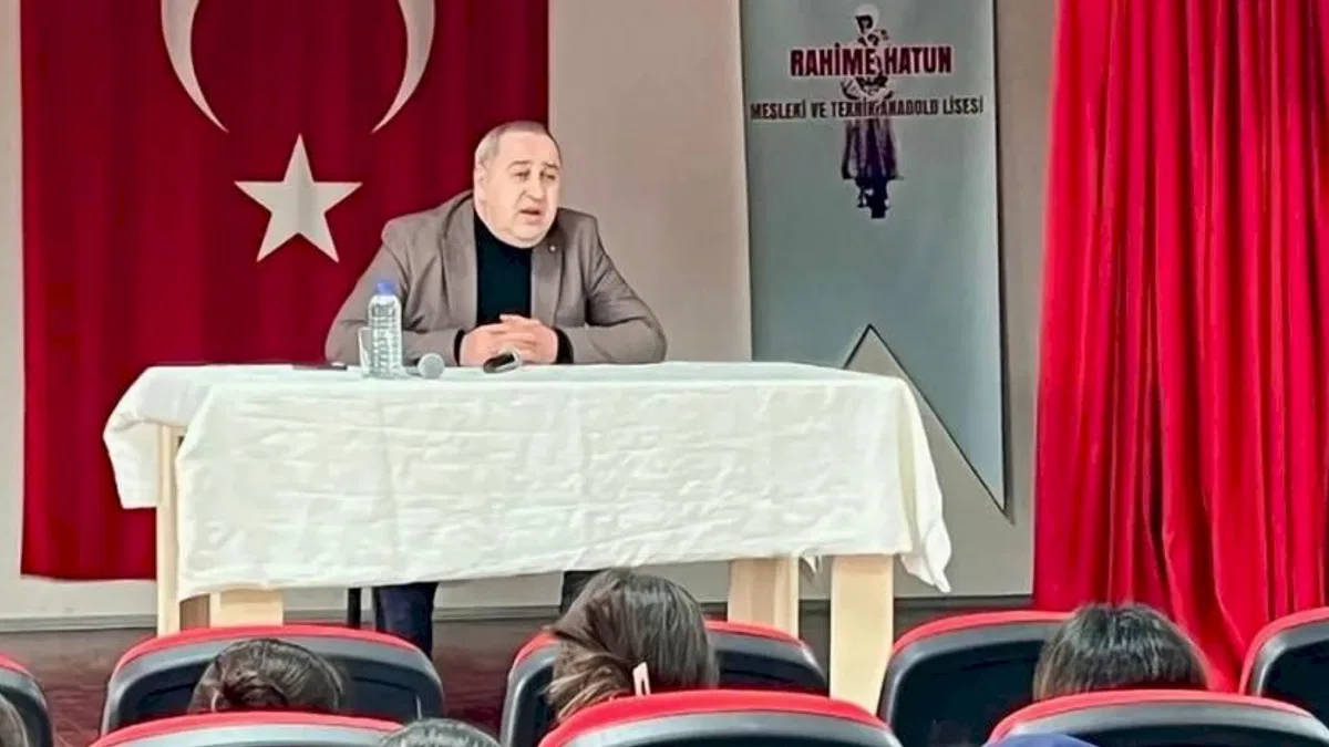 Osmaniye’de gençlere medya uyarısı: Her gördüğünüz bilgiye inanmayın