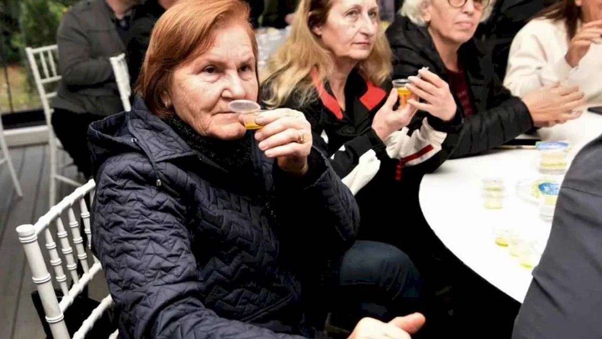 İzmir Bornova’da zeytinyağı tadımına büyük ilgi
