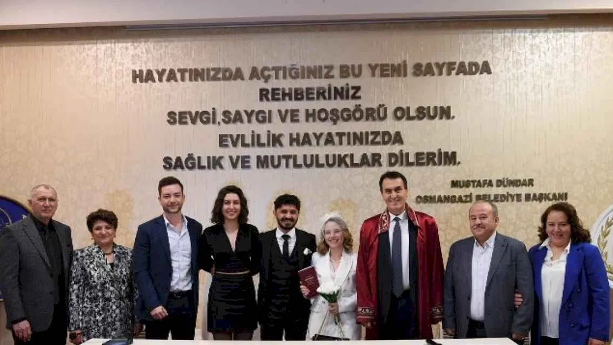 Başkan Dündar Sevgililer Günü’nde nikah kıydı
