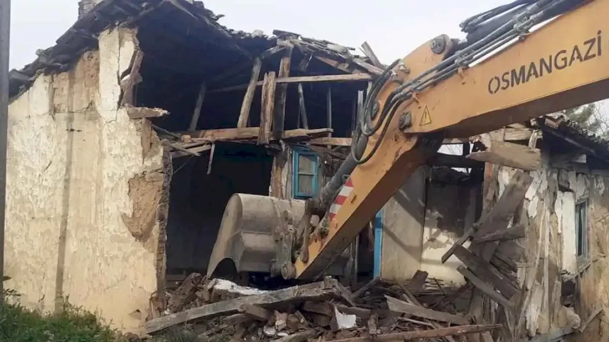 Bursa Osmangazi'de metruklara yıkım