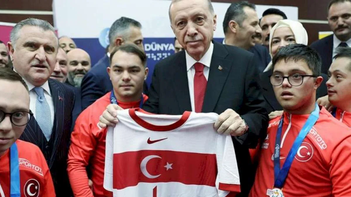 Cumhurbaşkanı Erdoğan şampiyonlarla bir araya geldi