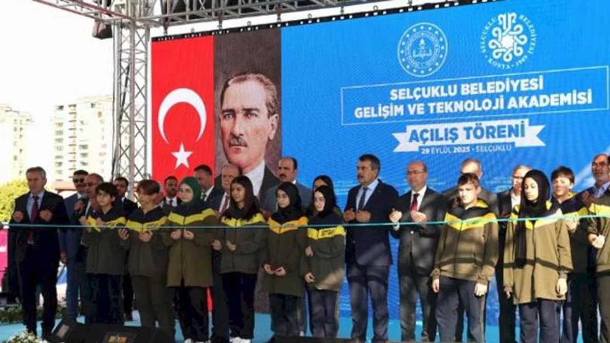 Bakan Tekin Konya'da eğitim ve spor tesisleri açılışları yaptı