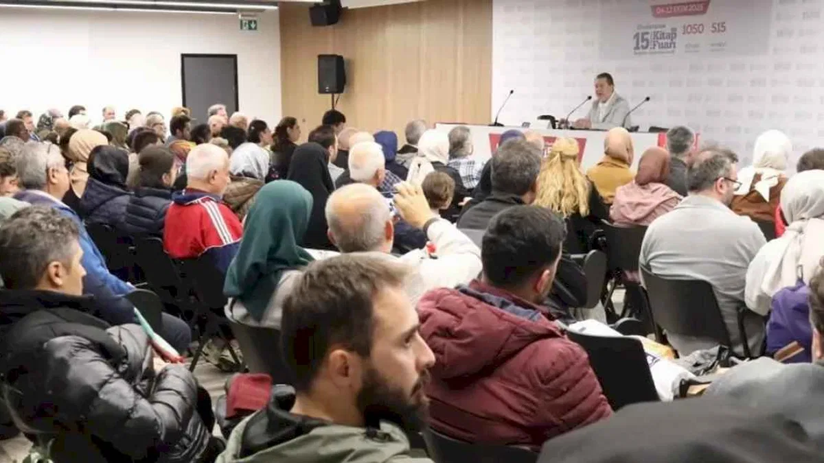 Ahmet Özhan’dan Kocaeli Kitap Fuarı’nda anlamlı söyleşi