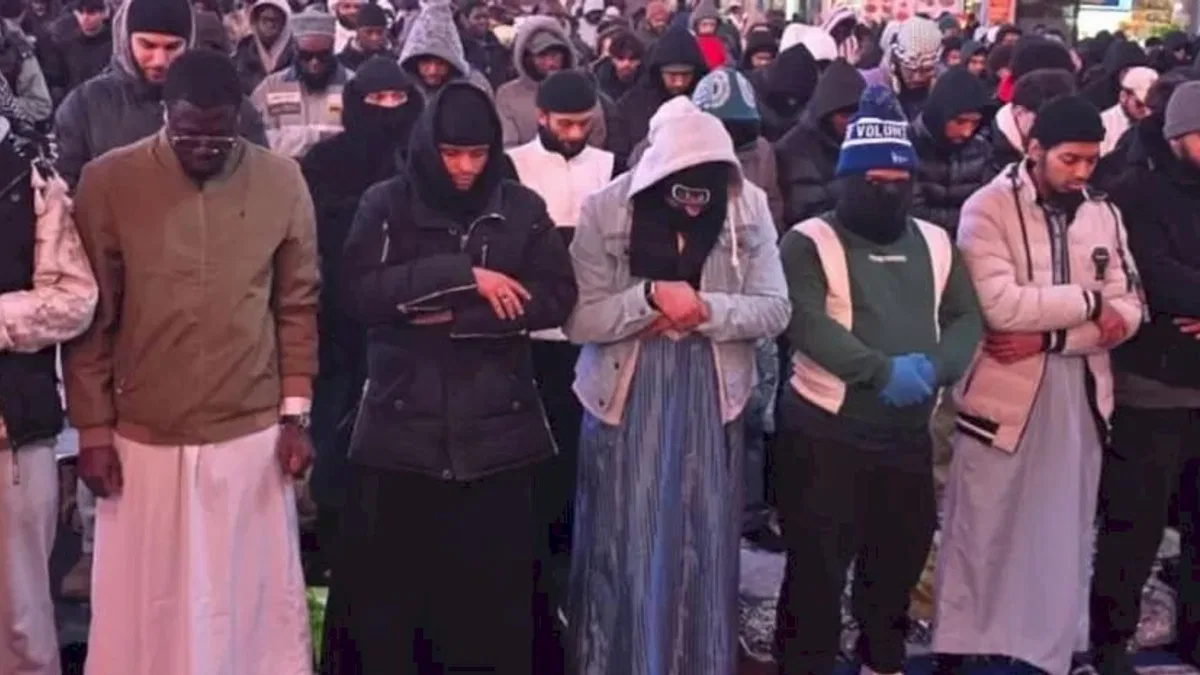 ABD Times Meydanı'nda teravih namazı