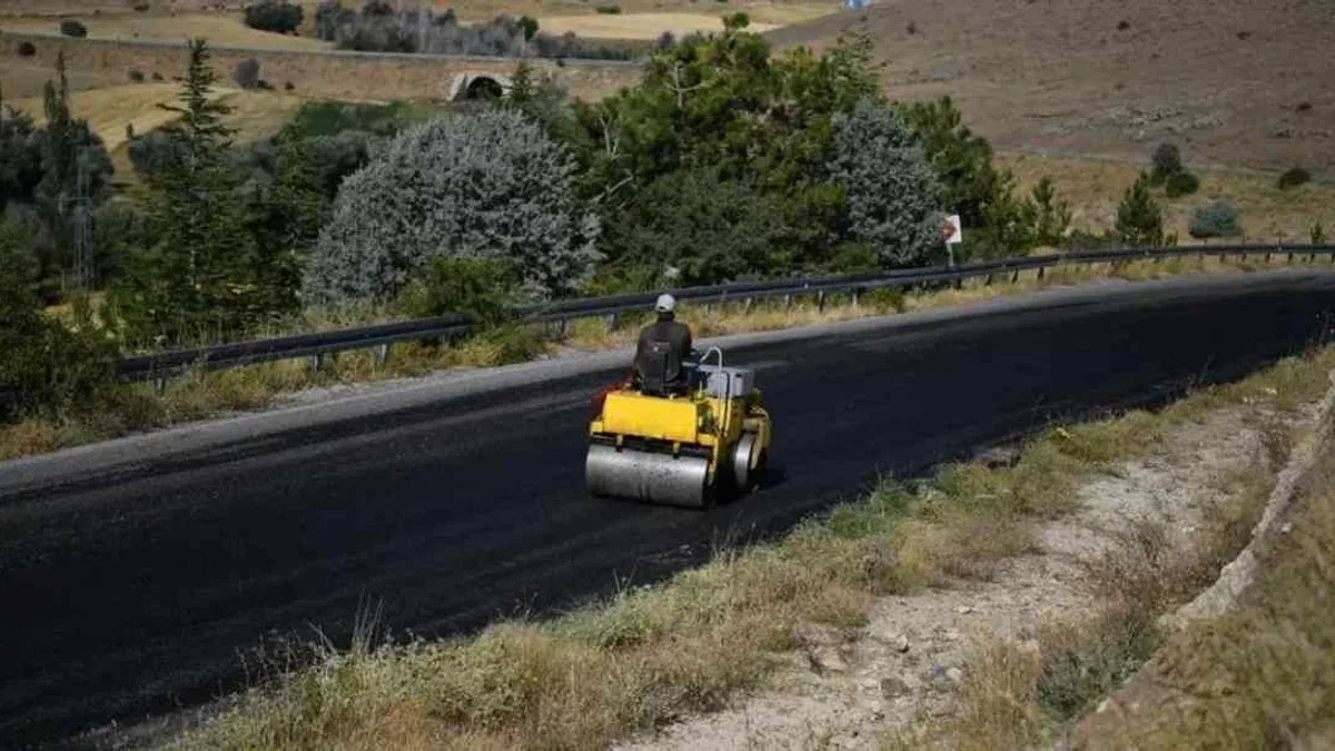 Kayseri Büyükşehir'den kırsalda yol çalışması