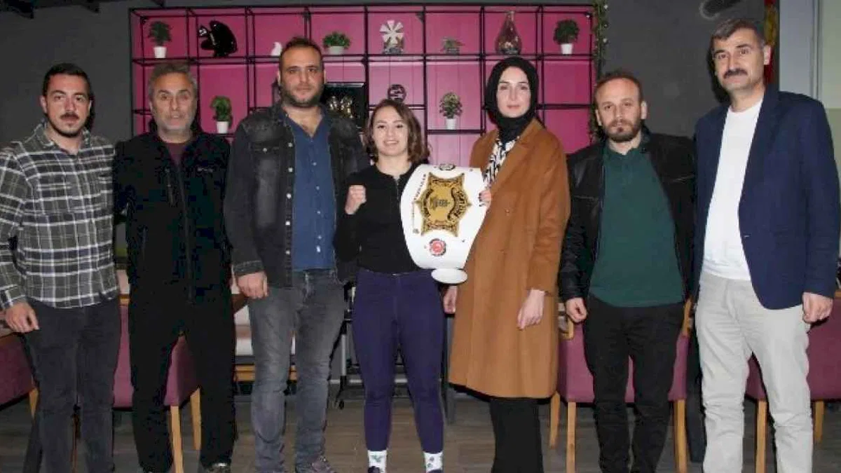 Soytürk, şampiyonu ağırladı