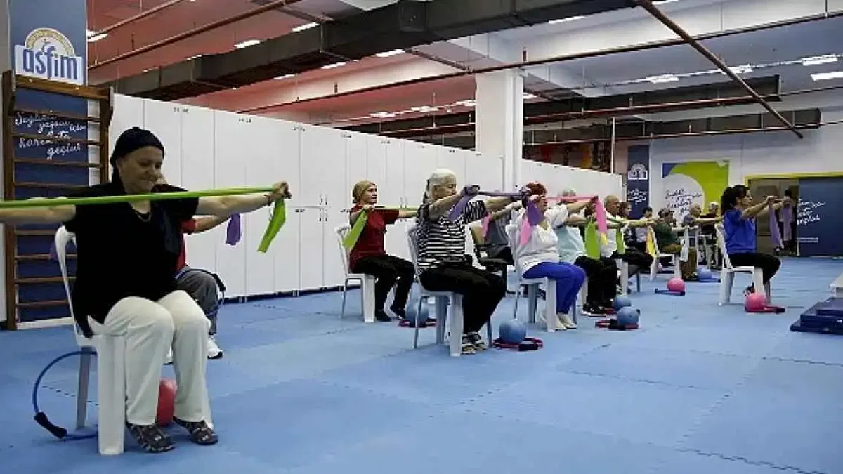 Parkinson Hastaları egzersizlerini ASFİM'de yapıyor