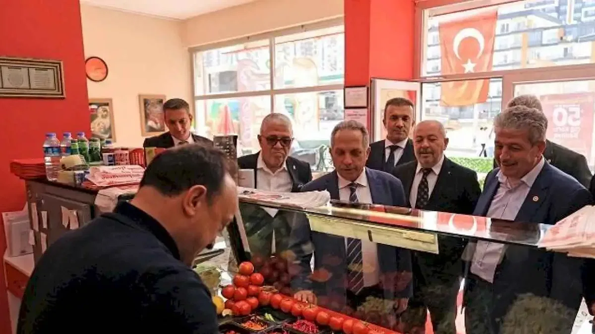Başkan Yalçın vatandaşın ilgisiyle karşılanıyor