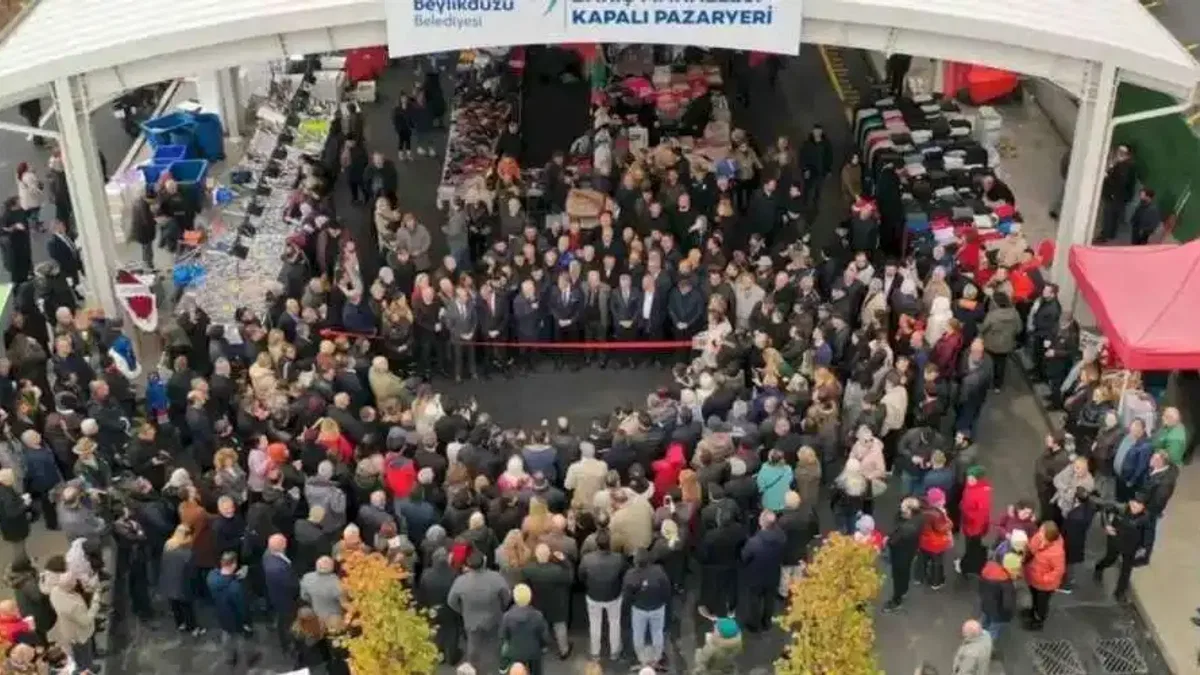 İstanbul'da Barış Mahallesi pazar alanına kavuştu