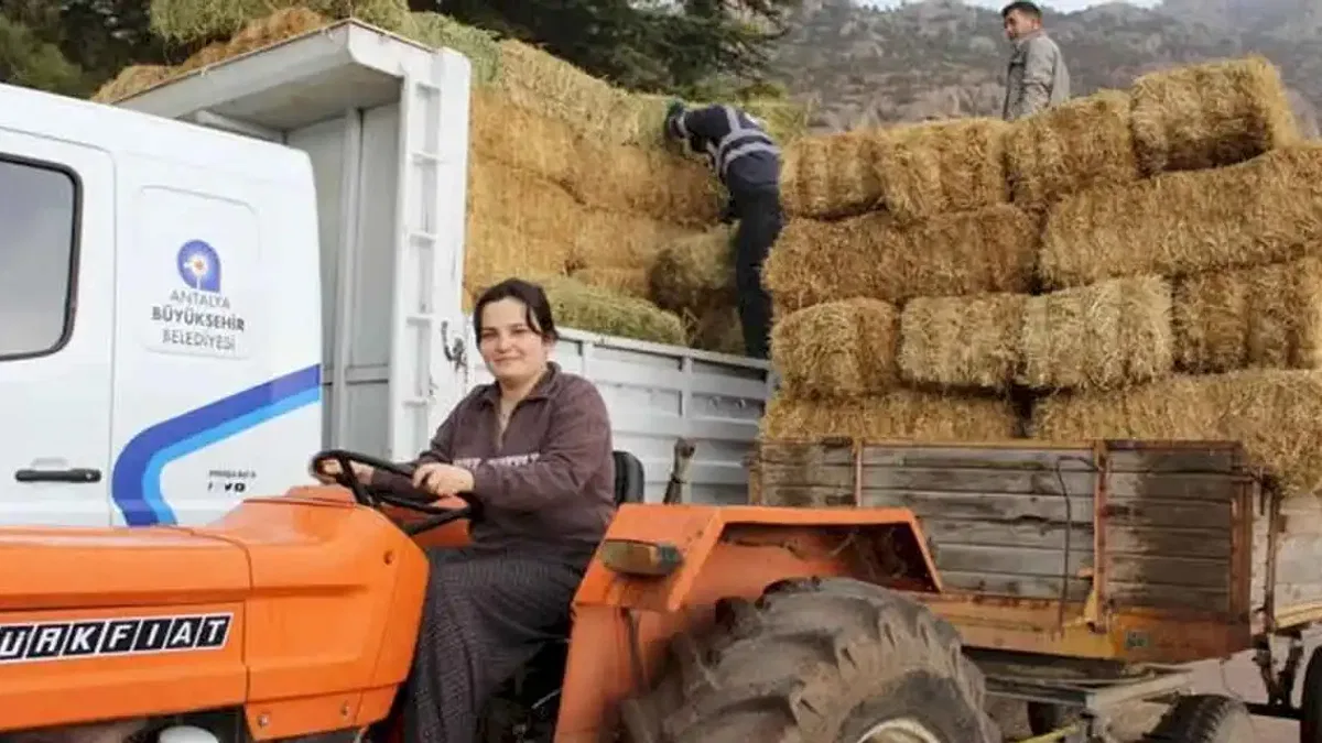 Antalya Elmalı Yuva’da saman desteği afetzedelerin yüzünü güldürdü