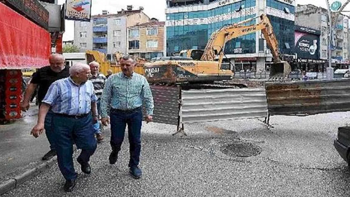Yoğun yağışları sahada karşılayan Başkan Büyükakın, "Teyakkuz halindeyiz"
