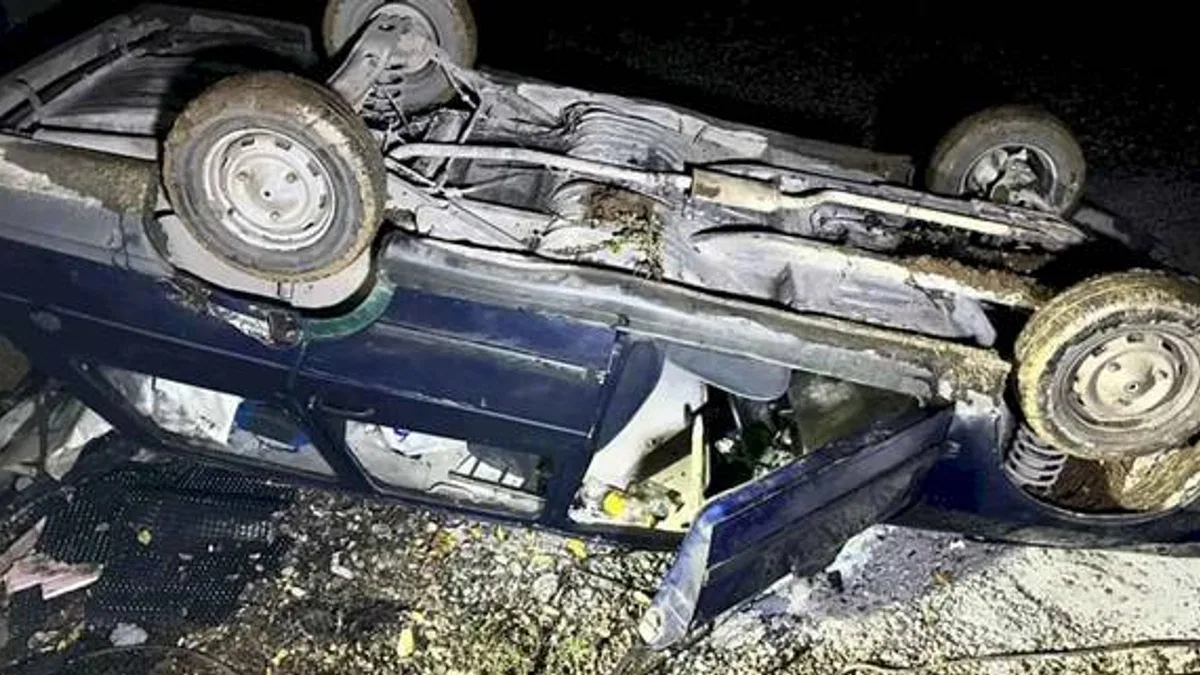 Düzce’de şantiye alanına giren otomobil devrildi!