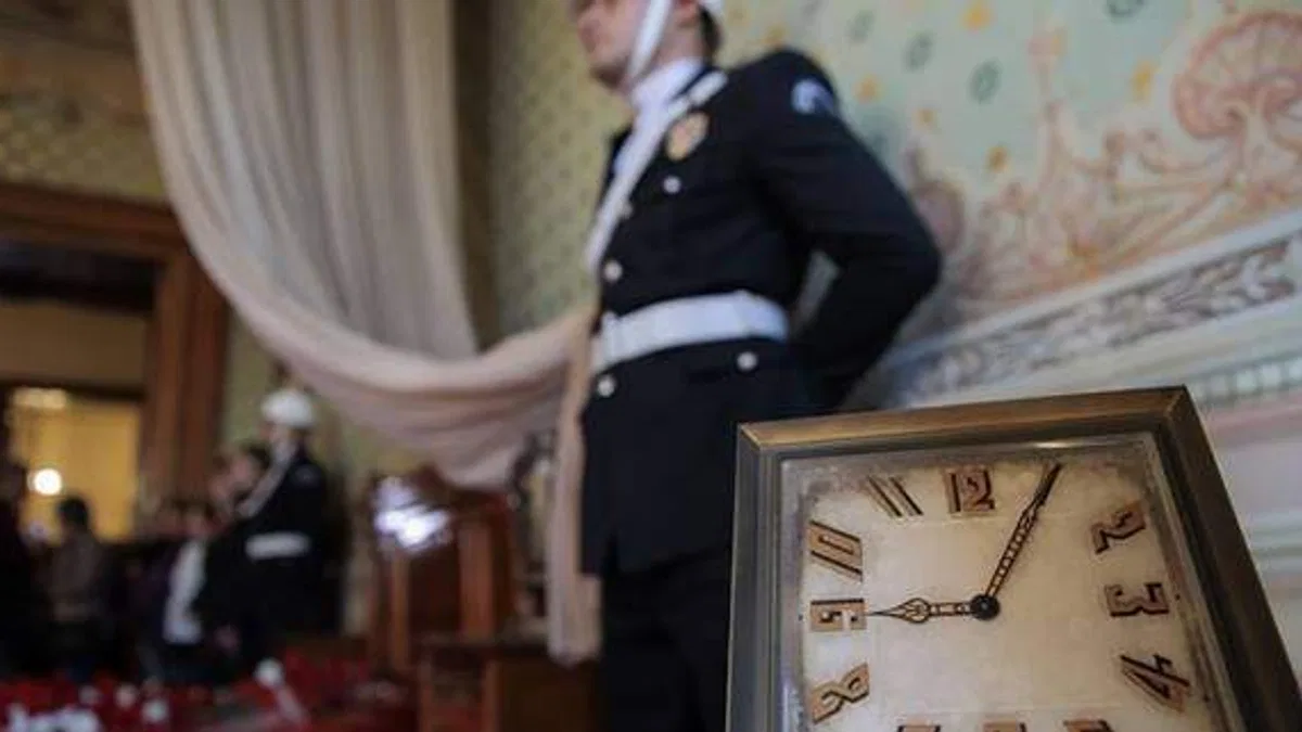 Büyük Önder Atatürk, Dolmabahçe Sarayı'ndaki odasında törenle anıldı