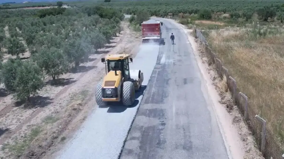 Manisa'da Akhisar Mecidiye ve Şehzadeler Yeniharmandalı’nın yollarına bakım