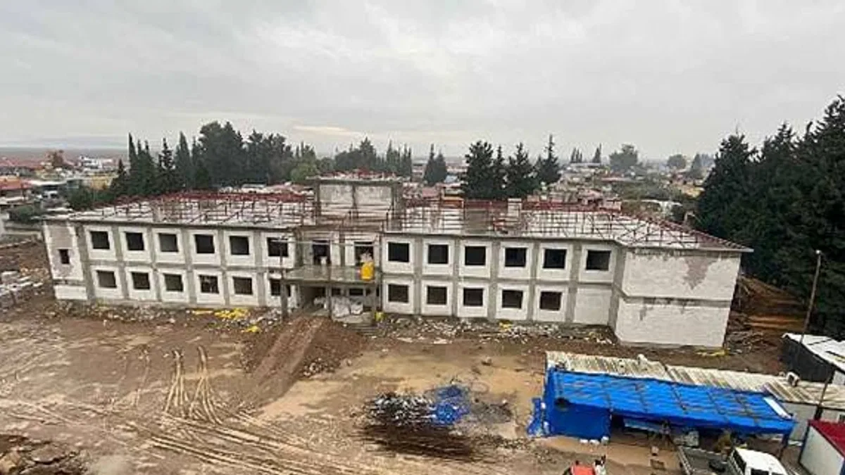 Büyükşehir'in Hatay'daki okul binası yükseliyor