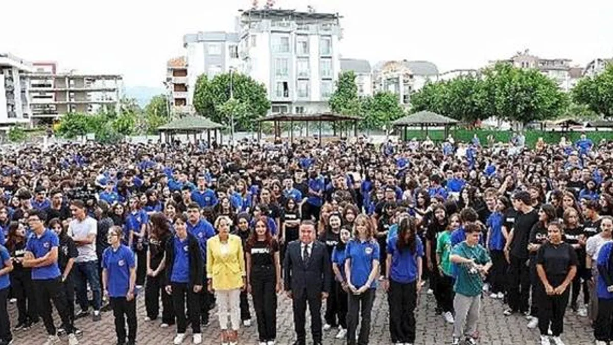 Başkan Böcek yeni eğitim öğretim yılını öğrencilerle karşıladı